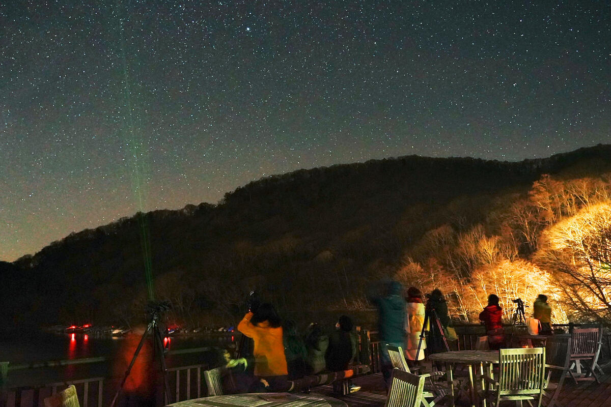 【令和4年12月14日(水)　ふたご座流星群が極大！】奥日光星ふる夕べ