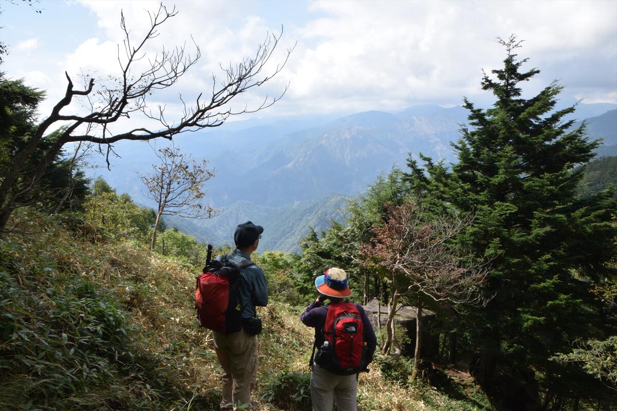 【令和8年6月6日(土)　初心者歓迎！】のんびり軽登山にチャレンジ！半月山トレッキング